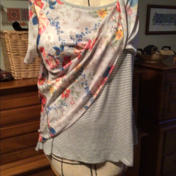 Pretty XL Sundance top that flows beautifully on your body. - Picture 4 of 5